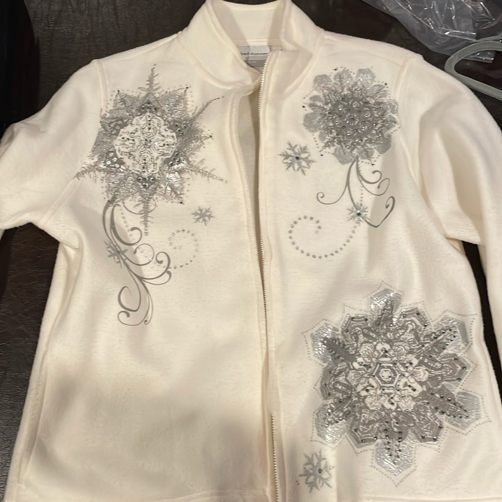 Alfred Dunner PM Full Zip Fleece, Winter White with Snowflakes. Holiday!